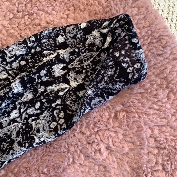 Sara Studio Viscose XL Peasant Blouse Bohemian Style Black and White In EUC - Picture 7 of 8